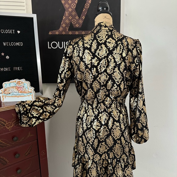 🆕Michael Kors Gold Dress - Picture 12 of 17